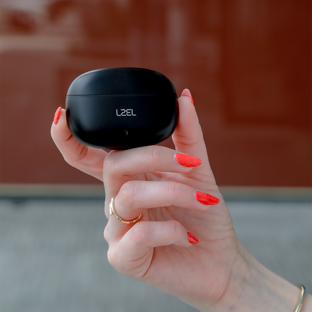 LZEL 2.4GHz Wireless Microphone – Portable, Plug & Play, Noise Reduction & Voice Effects