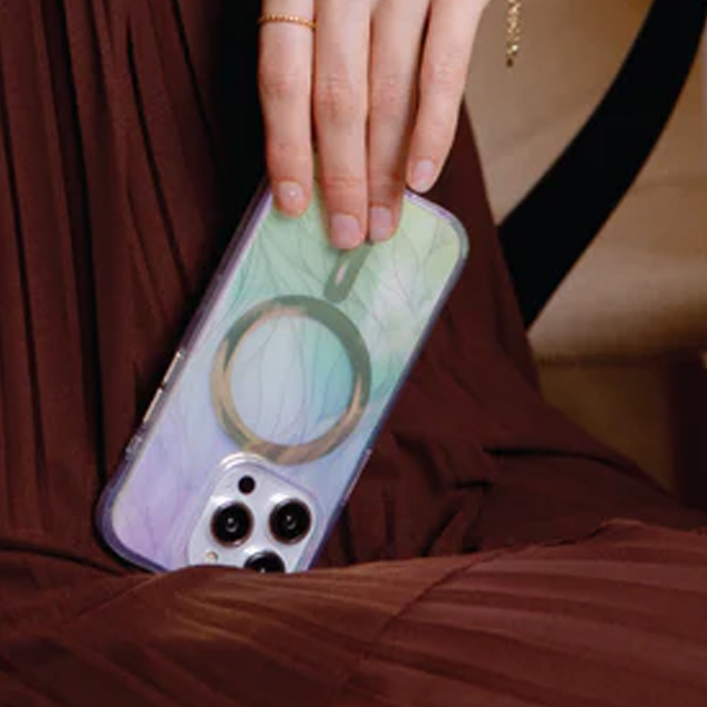 Uniq Coehl iPhone 15 Pro Magnetic Charging Willow | Iridescence