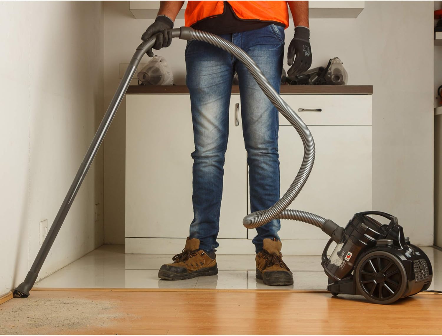 Black & Decker 1400W Bagless Multicyclonic Canister Vacuum Cleaner | Black
