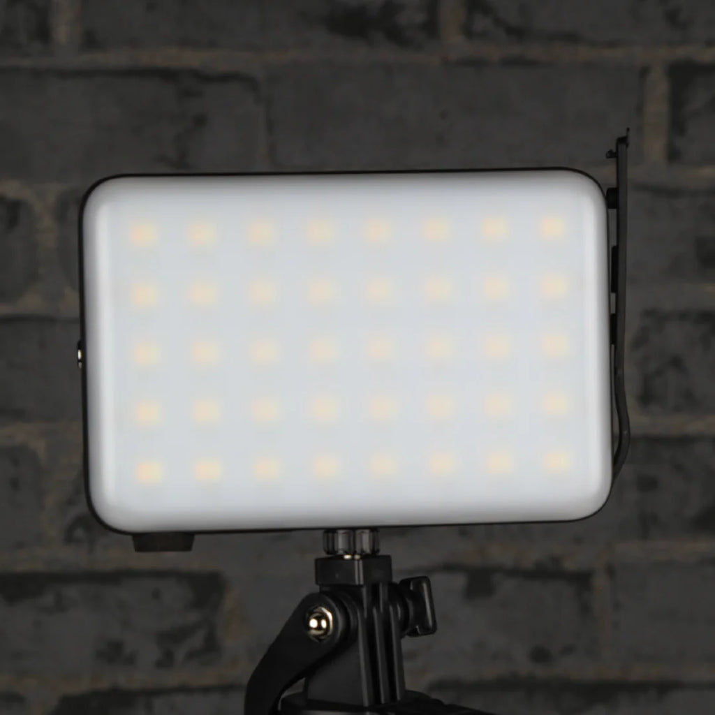 LZEL Luminova Surg10 LED Light & Powerbank 100â??800 Lumens, USB-C â?? Black