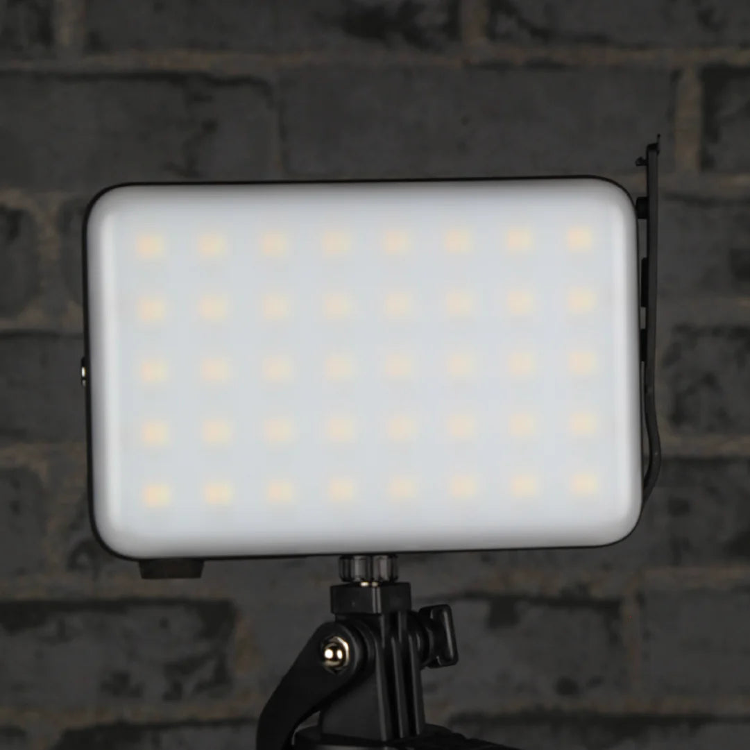 LZEL Luminova Surg10 LED Light & Powerbank 100â??800 Lumens, USB-C â?? Black