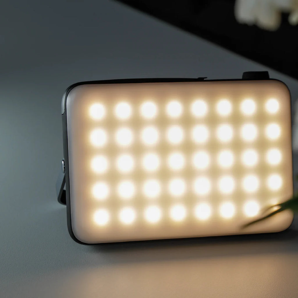 LZEL Luminova Surg10 LED Light & Powerbank 100â??800 Lumens, USB-C â?? Black