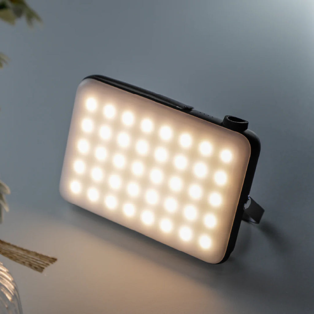LZEL Luminova Surg10 LED Light & Powerbank 100â??800 Lumens, USB-C â?? Black