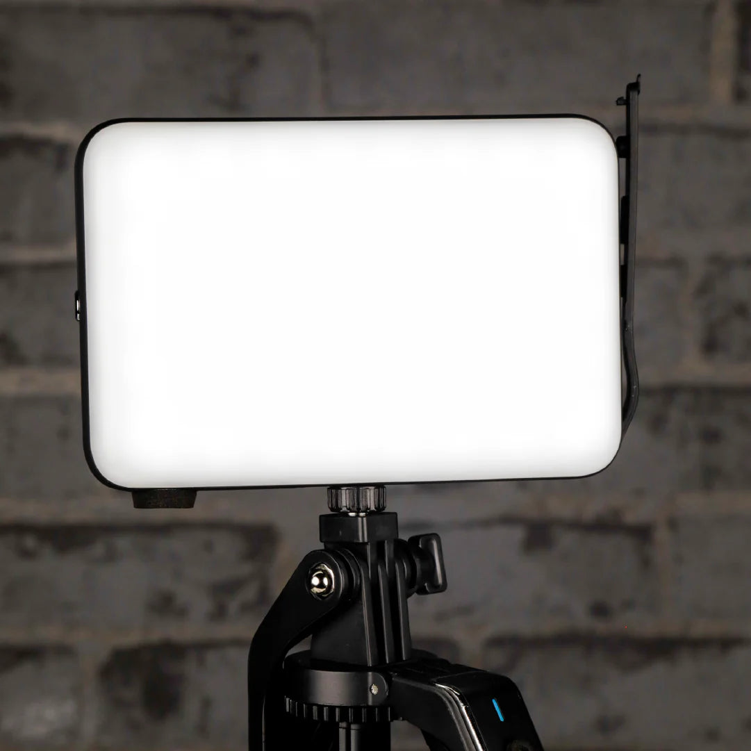 LZEL Luminova Surg10 LED Light & Powerbank 100â??800 Lumens, USB-C â?? Black