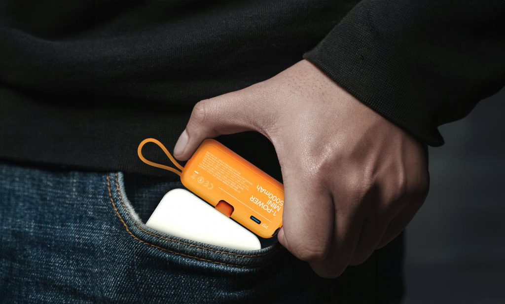 Momax 1-Power Mini 5000mAh Bulit-in foldable USB C Battery pack Orange
