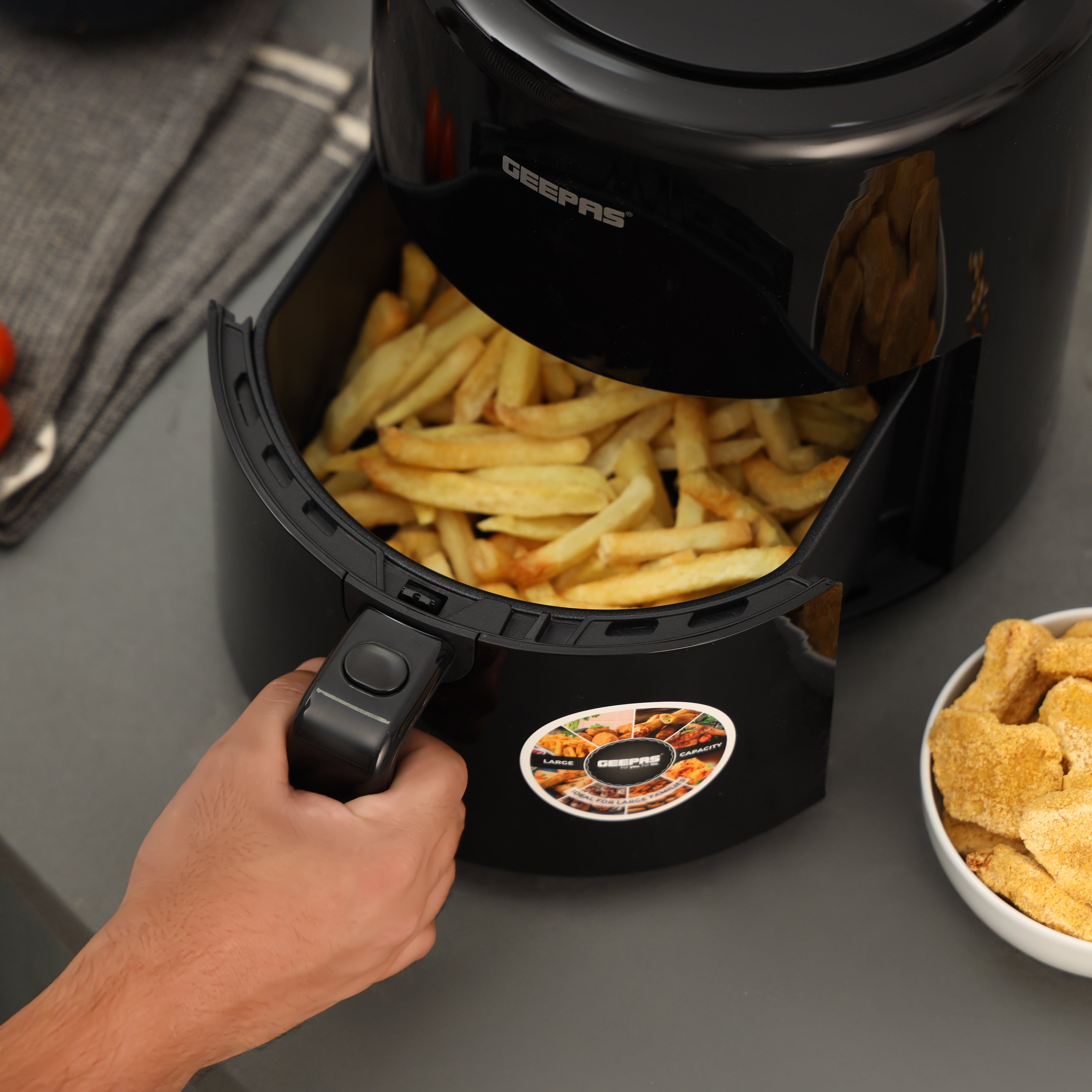 Geepas Digital Air Fryer- 4.0 L Pot, with Vortex Air Frying Technology/Multiple Function, 1-60 Min Timer, Temperature 80-200 Degree Celsius/Touch Screen Control