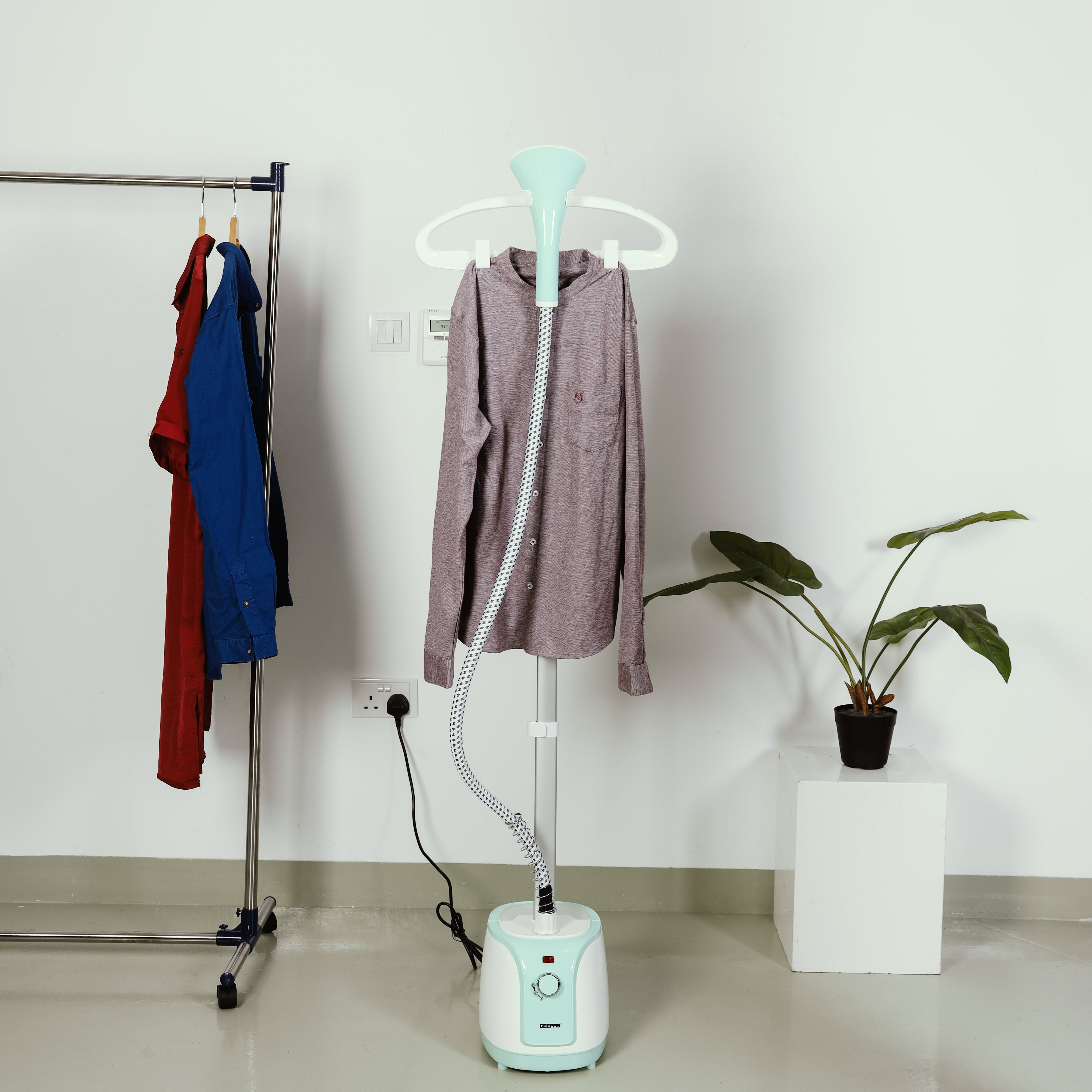 Portable Garment Steamer â€“ 1800W, 2L Tank, Dual Steam Levels, Fast Heating