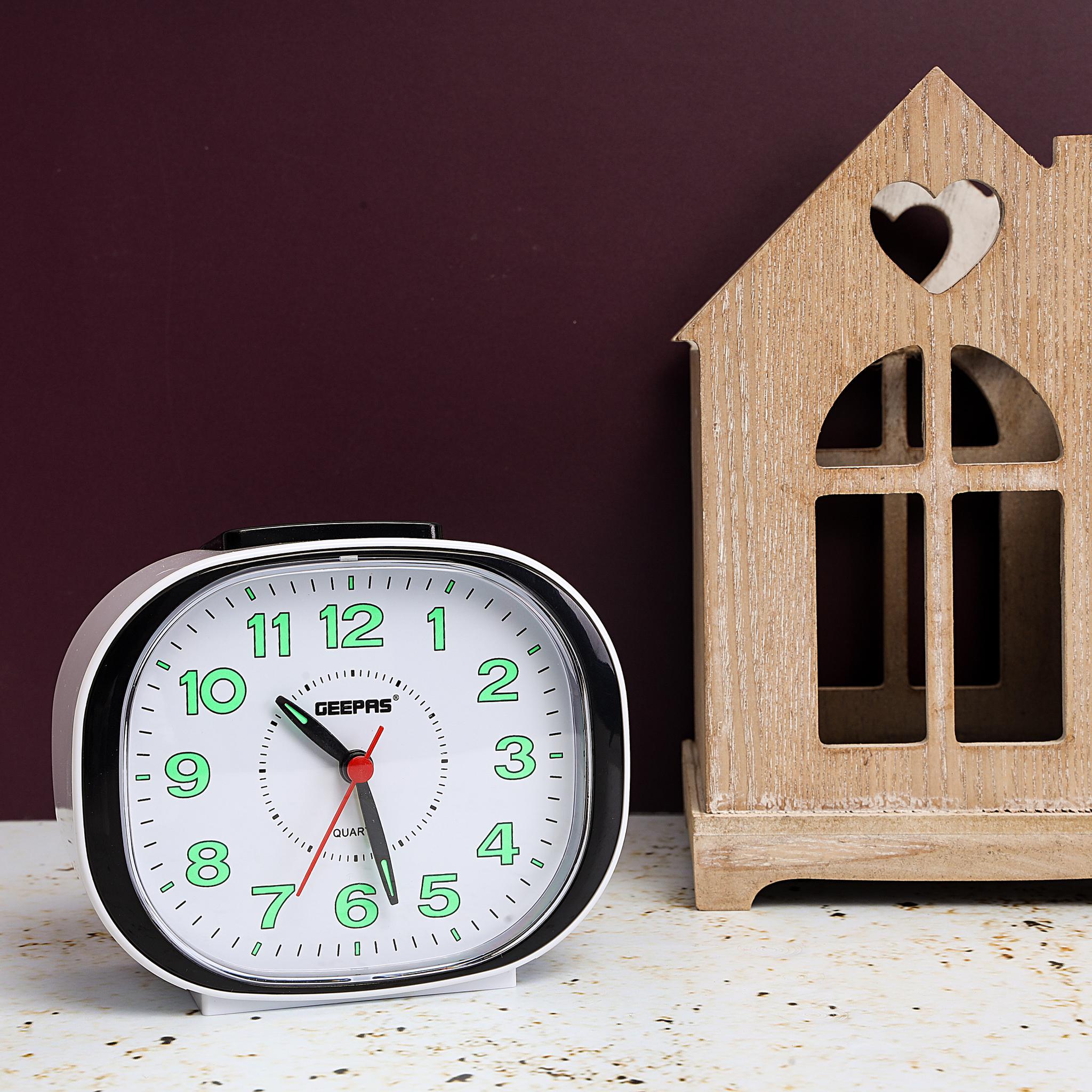 Geepas Bell Alarm Clock | Small Battery Operated | Analog Alarm Clock, Silent Non-Ticking, Ascending Beep Sounds, Snooze, Light Functions | Ideal for Study Room