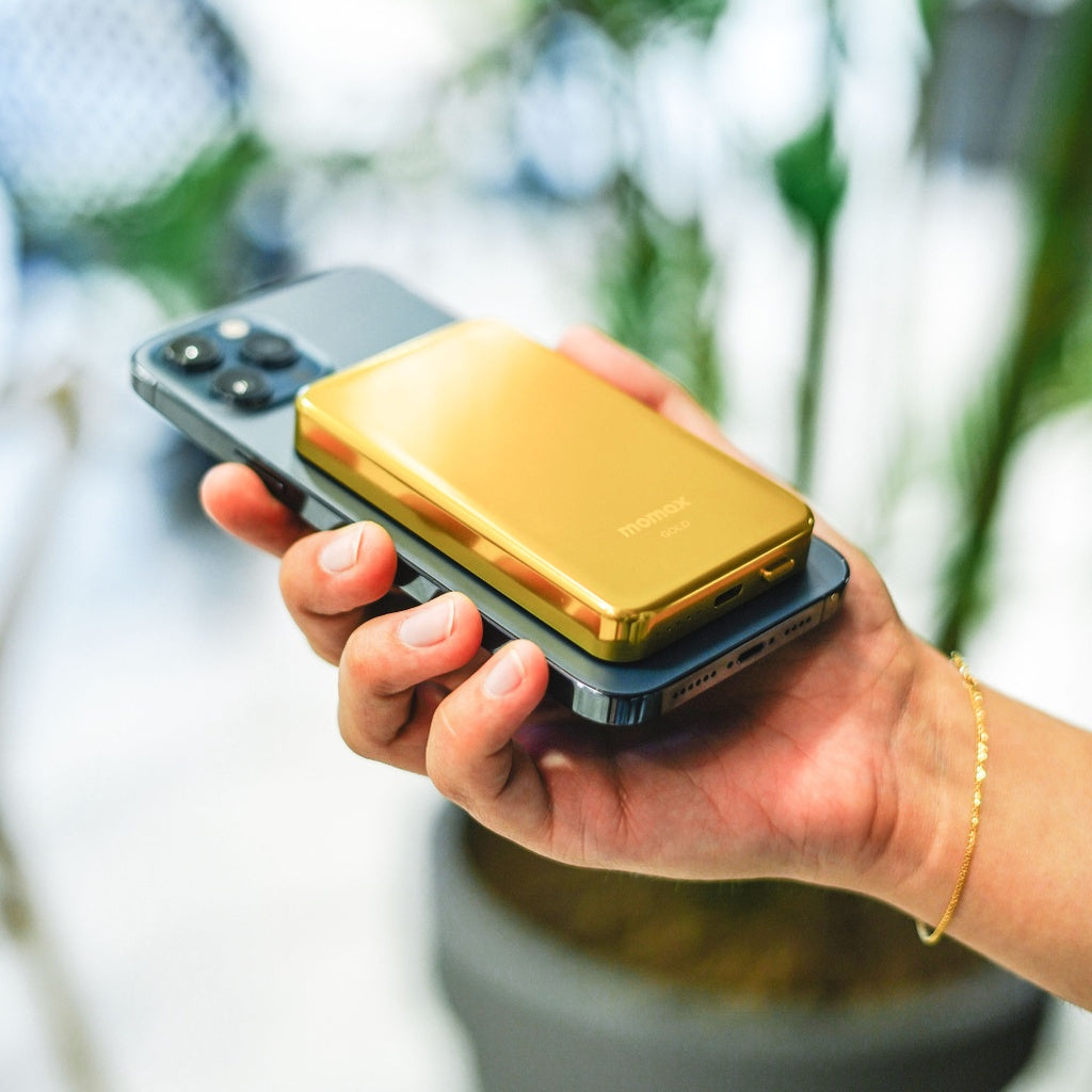 Momax 5000mAh Magnetic Wireless Charging Battery Pack Q.Mag Power 6 | Gold Edition