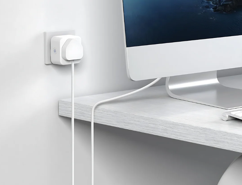 Momax Charge Cube Power Plug
