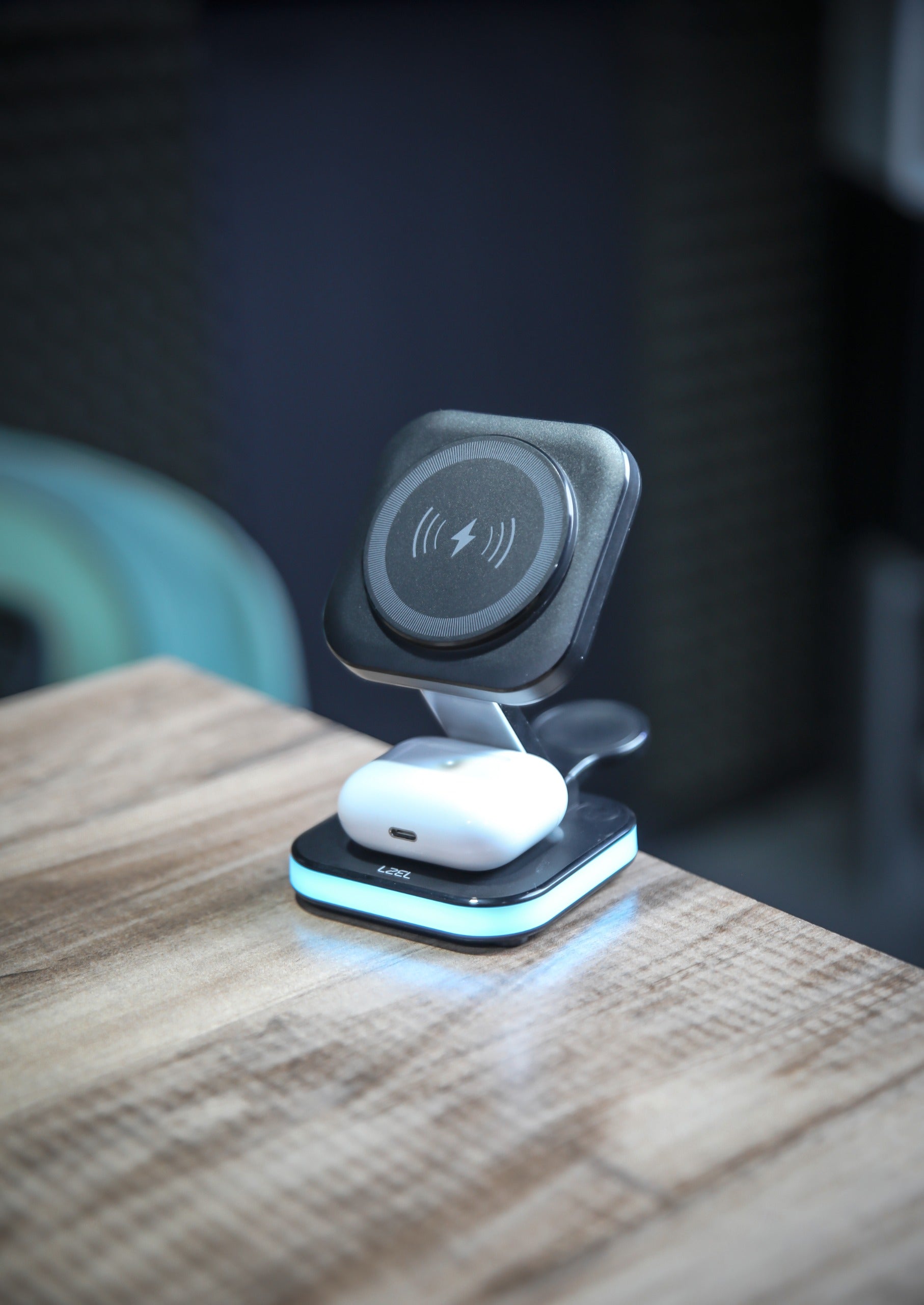 LZEL Magnexus Chargedock 5-In-1 Magnetic Wireless Charger, 15W Fast Charging, USB-C Port