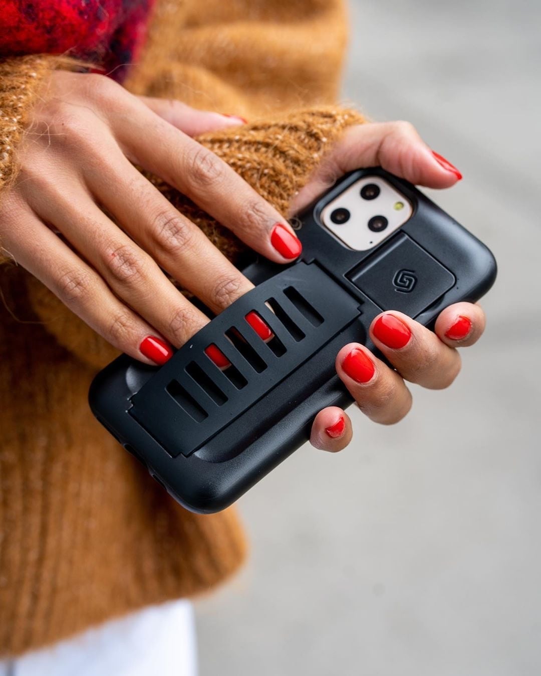 Grip2u Slim iPhone 15 Pro Case | Eclipse