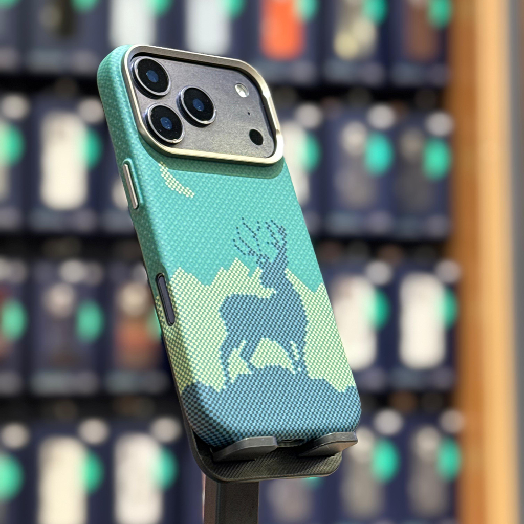 LZEL MagCarbon Deer Cover for iPhone 17 Pro | Green Deer