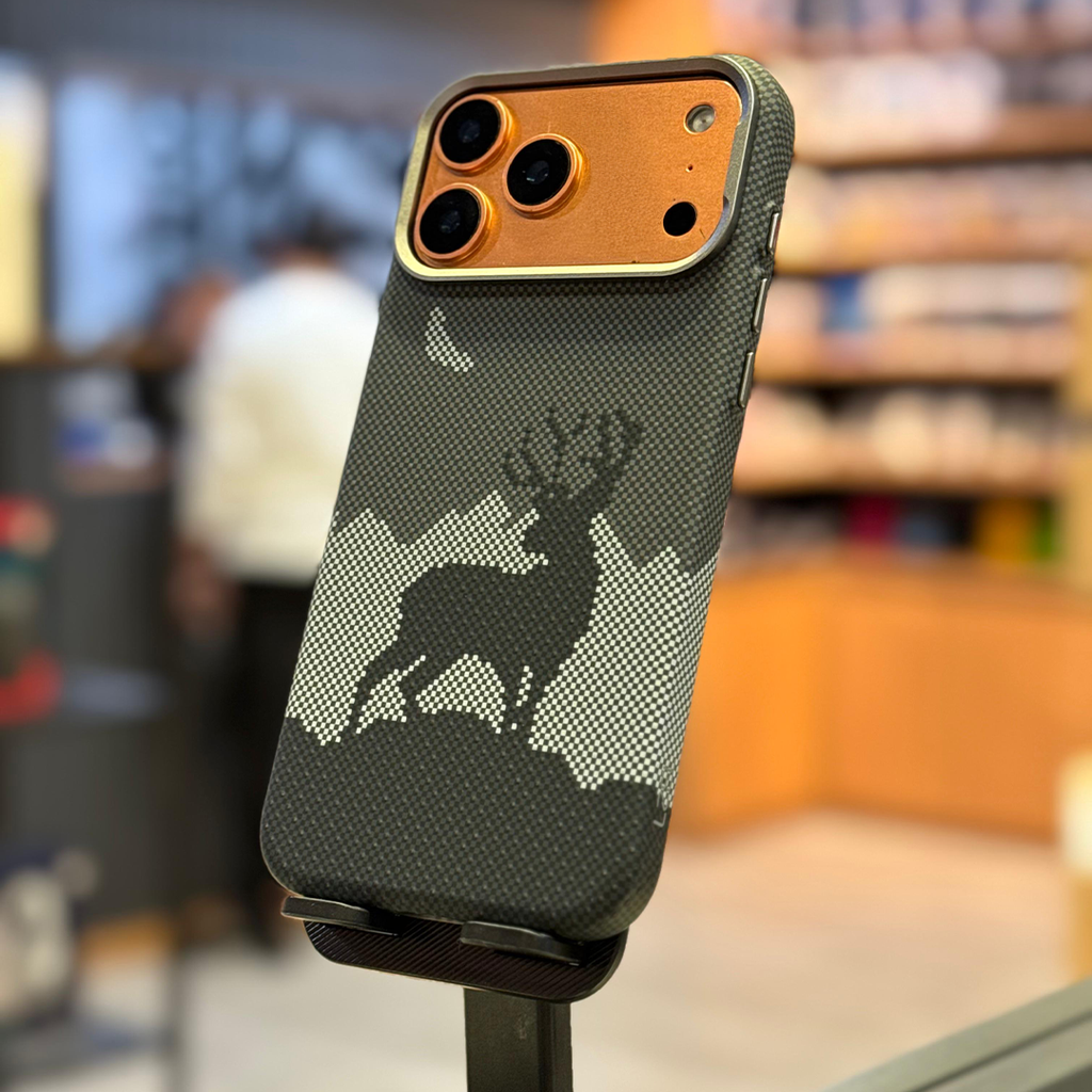 LZEL MagCarbon Deer Cover for iPhone 17 Pro | Black Deer
