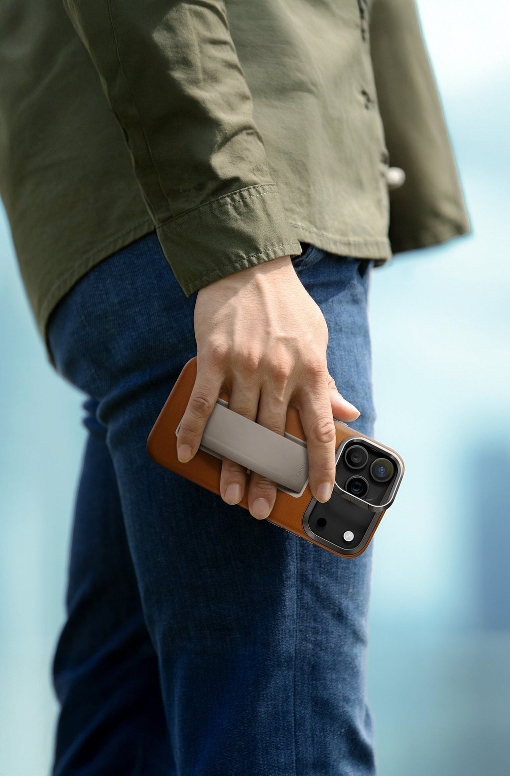 UNIQ Hybrid Heldro Pro MagClick Case with Camera Stand for iPhone 17 Pro | Caramel